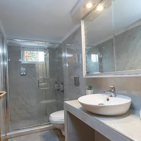 Houseloft Ideal Kalamaria 公寓