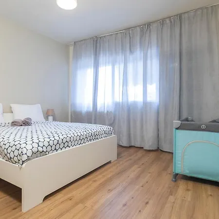 Houseloft Ideal Kalamaria 公寓